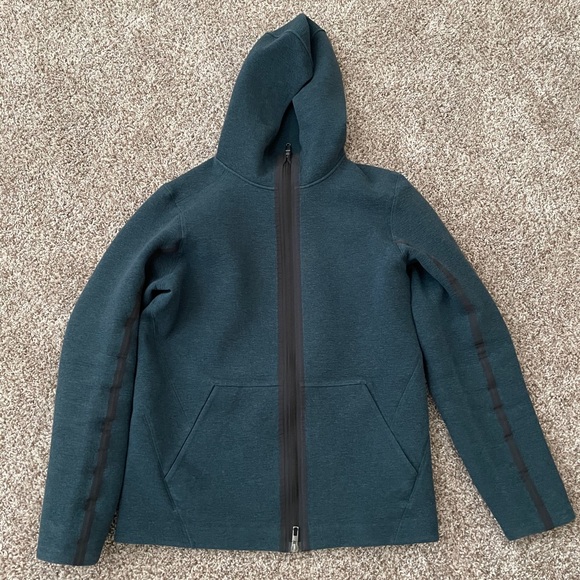 lululemon stratum hoodie